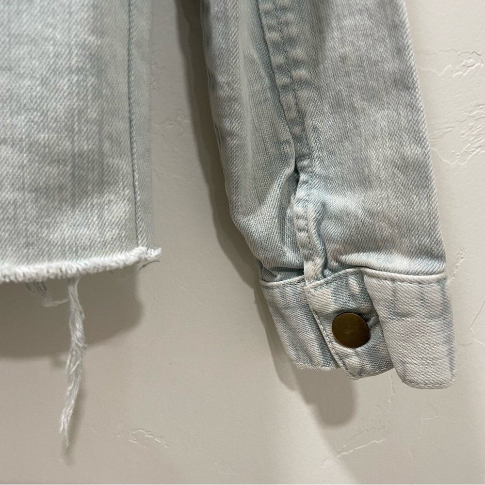 GB Girl’s Medium Light Blue Denim Jean Jacket Distressed Button Up Crop Boxy - Picture 7 of 9